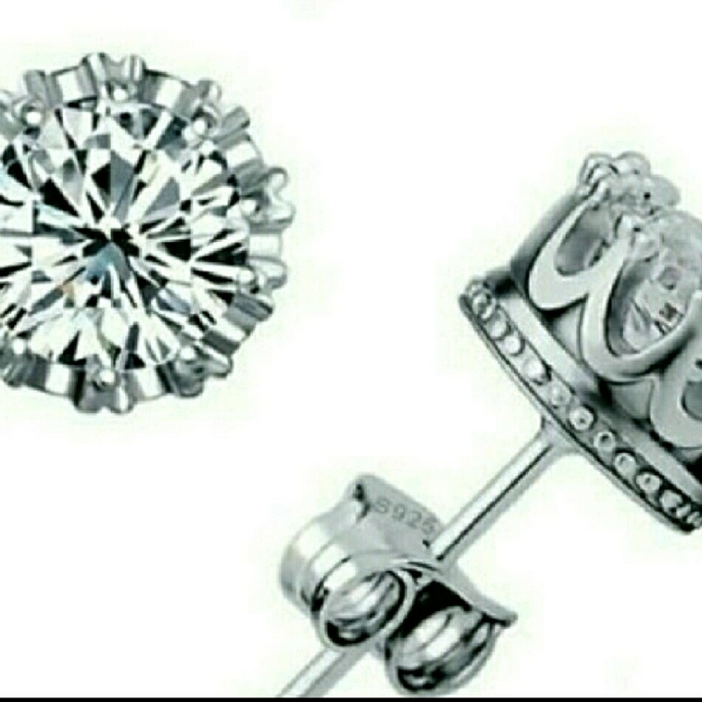 1 carat white topaz earrings.